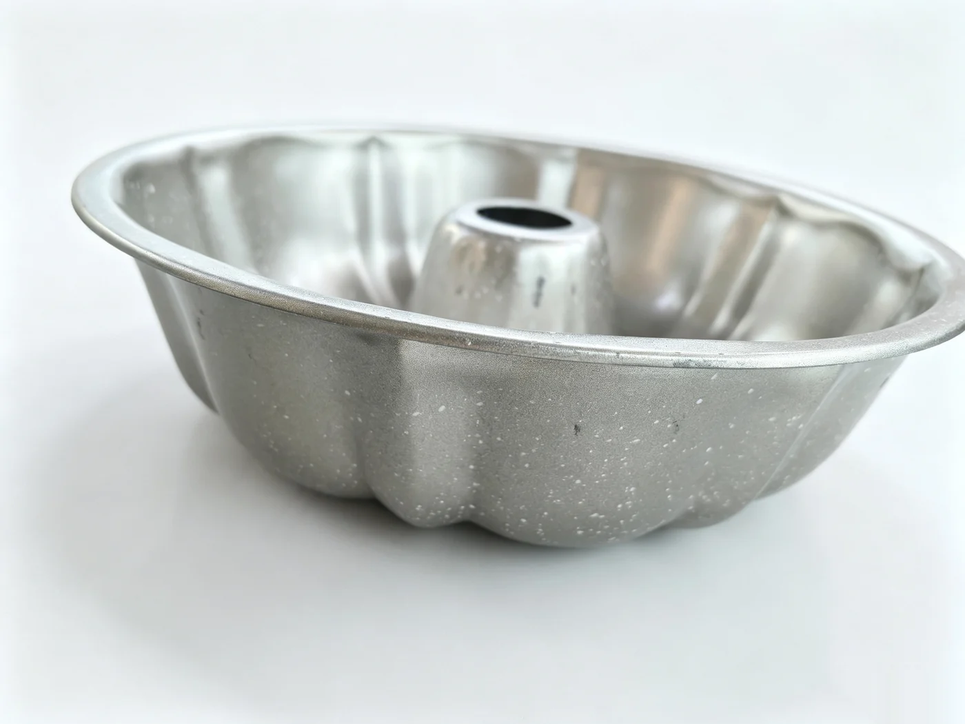 Fluted Carbon Steel Bundt Pan — factory photo 2
