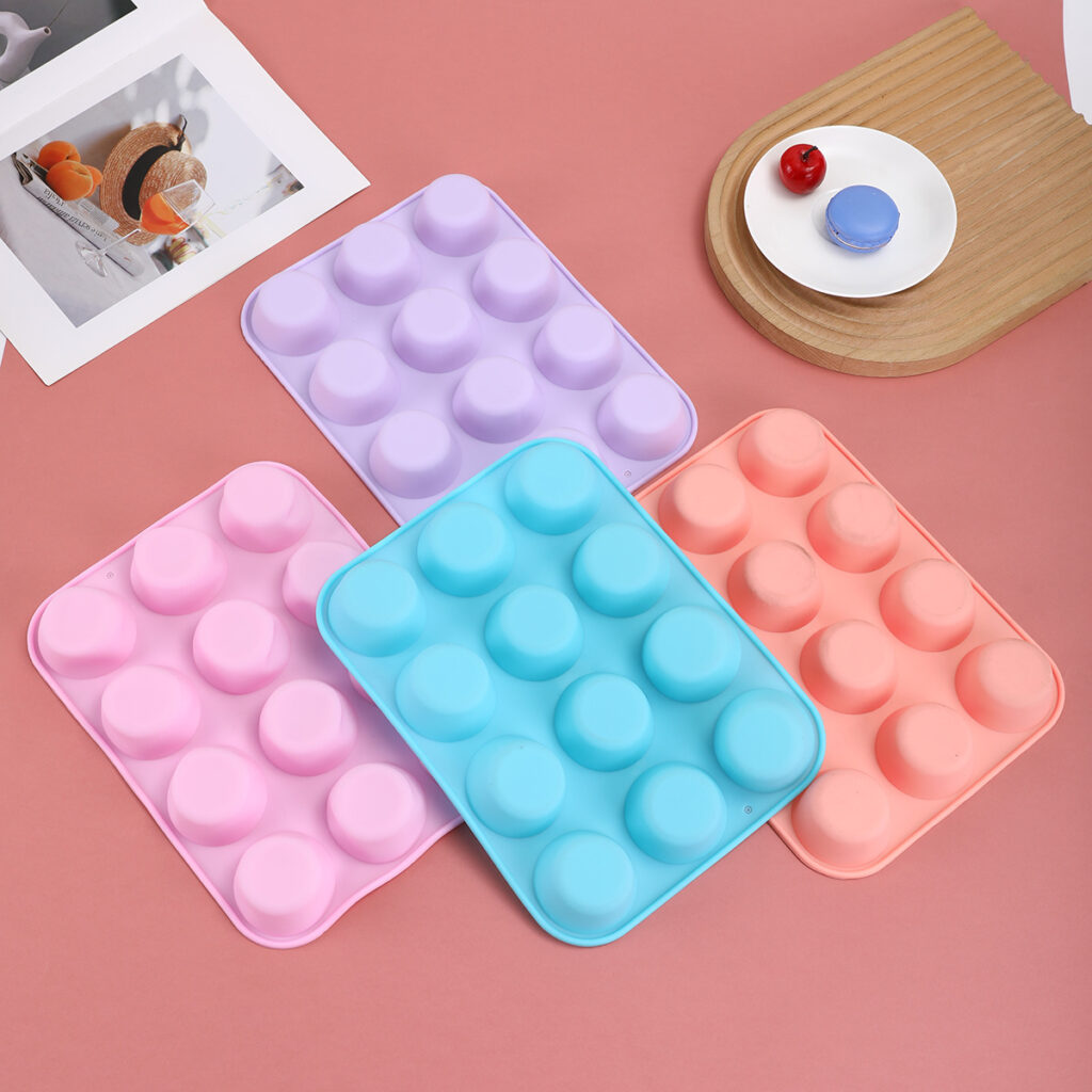 12-Cavity Round Silicone Mold detail 2